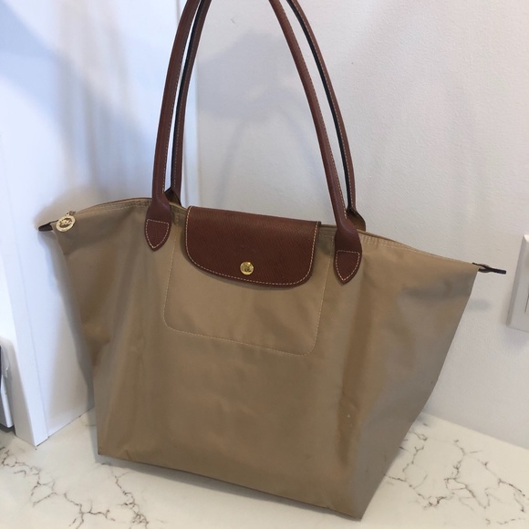 Longchamp Handbags - Longchamp tan nylon tote